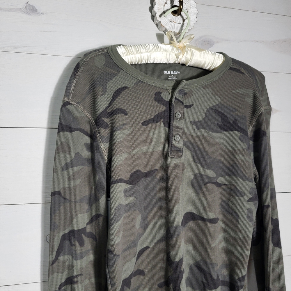 Old Navy Camo Waffle Knit Henley Long Sleeve Shirt